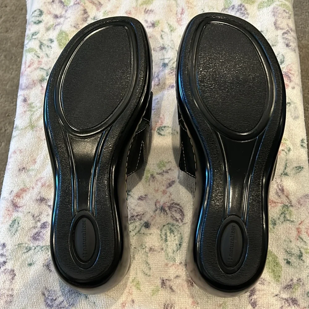 Naturalizer slip on sandals.  Size 8 WW - Picture 6 of 7